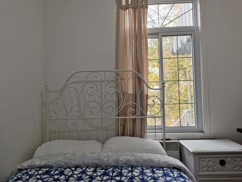 Delightful room near Metro Monk station with Self Check-in, Montreal