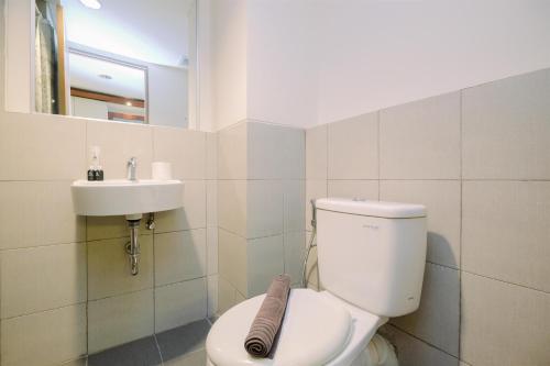 Comfortable and Good Studio Bogor Icon Apartment By Travelio