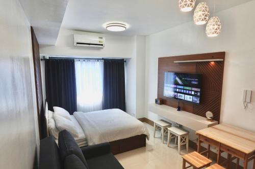 Modern Lux at Shore 3 Tower 4 SMDC Pool View, Manila