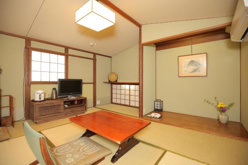 Japanese-Style Twin Room with Shared Bathroom