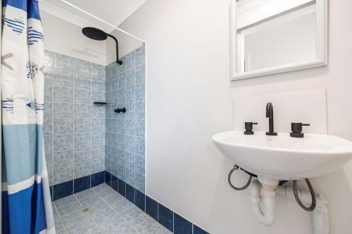 Windsurfer Beach Chalet 3