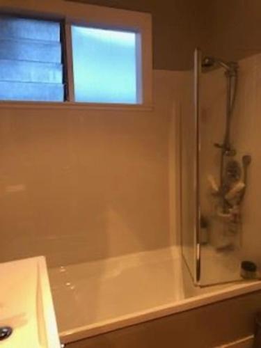 Cozy Home Stay at Hillsborough Road - Auckland City, Окленд (фото 8)