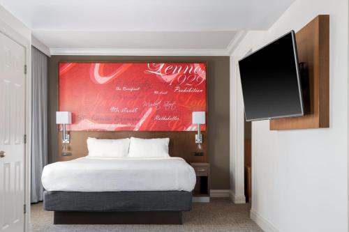 Standard King Room room in Courtyard by Marriott St. Louis Downtown/Convention Center