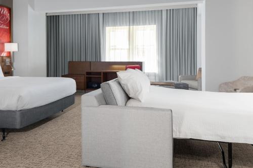 Junior Suite, 1 King, Sofa bed  image 3