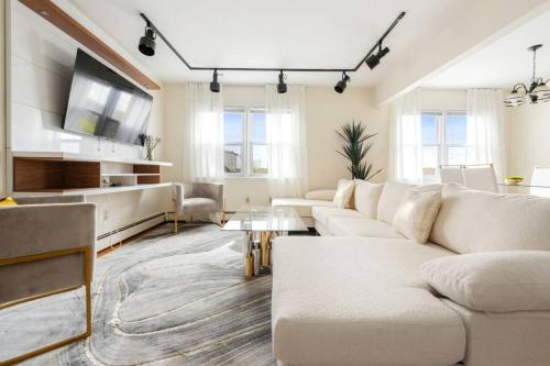Prime Luxury NY w Free Parking and Mins to Downtown in White Plains, USA