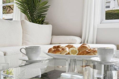 Prime Luxury NY w Free Parking and Mins to Downtown in White Plains, USA
