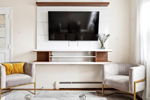Prime Luxury NY w Free Parking and Mins to Downtown in White Plains, USA