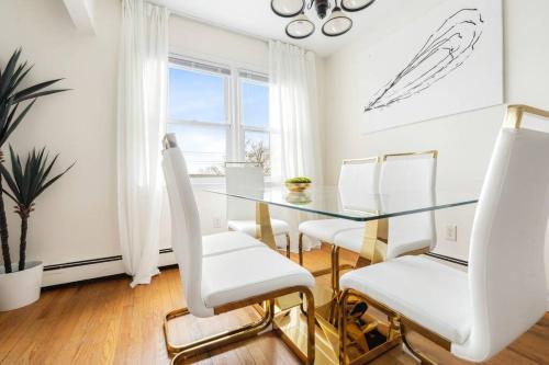 Prime Luxury NY w Free Parking and Mins to Downtown in White Plains, USA