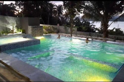 Private Resort Overlooking Taal Lake  in Dumuclay