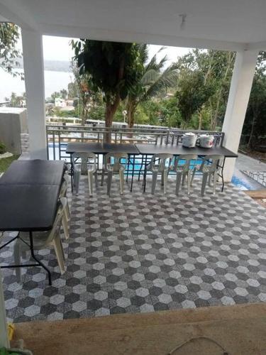 Private Resort Overlooking Taal Lake  in Dumuclay