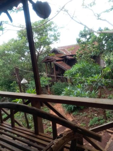 Сад, Garden View Lodge & Jungle Tour in Банлунг