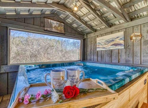 Country Cabin, Fenced area for pets, Hot Tub, Arcade!!!