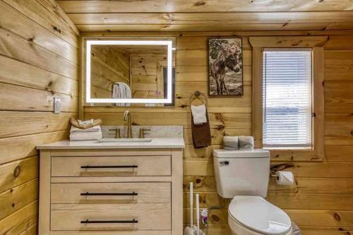 Country Cabin, Fenced area for pets, Hot Tub, Arcade!!!