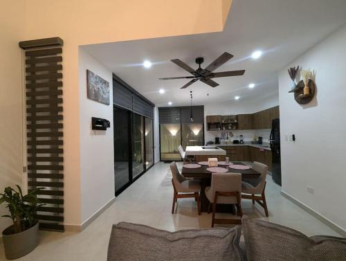 Preciosa Casa en Mérida, 2 Habitaciones, Excelente Ubicación, AC, Alberca, Asador y Estacionamiento · Mérida