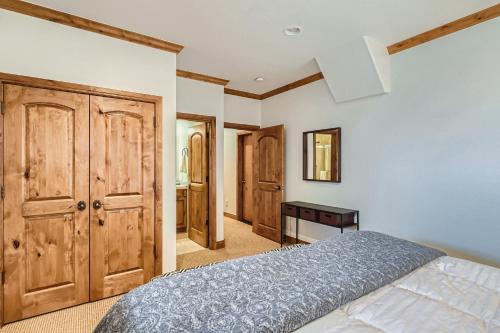 Five-Bedroom House room in NEW LISTING! Après & Fairway Retreat home