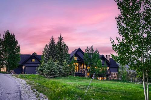 NEW LISTING! Après & Fairway Retreat home in Breckenridge, USA