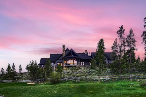 NEW LISTING! Après & Fairway Retreat home in Breckenridge, USA