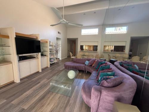 Palm Valley CC 2 Bdrms Den 2 Ba Lux Condo Best Location in Palm Desert, USA