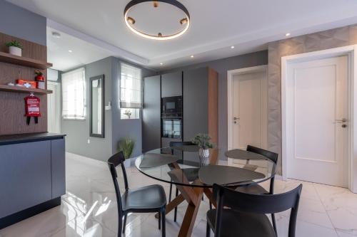 Brand New Luxurious Seafront With View Apartment - Prime Location 4