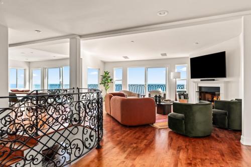Villa Reina by Fieldtrip Majestic Ocean-View Villa in Malibu in Topanga, USA