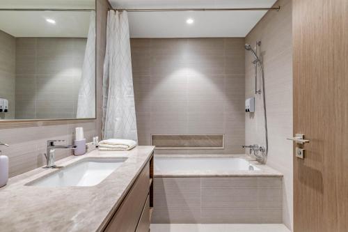 Knokey Luxury 1BR Apartments - 5 min walk to Burj Khalifa & Dubai Mall & Dubai Fountain, Dubaj (zdjęcie 8)