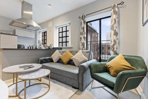 Bright 1-Bed Apartment in Central Birmingham, Birmingham (photo 4)