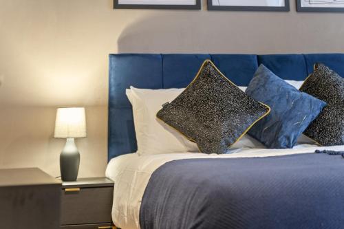 Bright 1-Bed Apartment in Central Birmingham, Birmingham (photo 8)