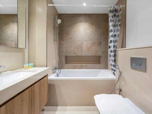 2BR near Dubai Mall, Burj views!, Dubaï (photo 7)