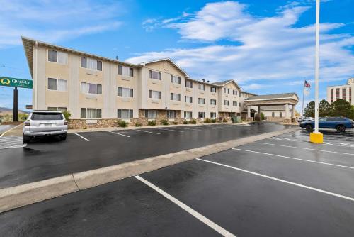Quality Inn near Monument Health Rapid City Hospital - image 2