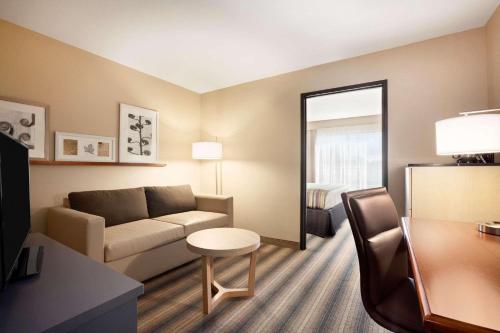 Country Inn & Suites by Radisson Roseville MN - image 2