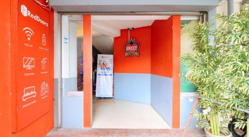 مدخل, RedDoorz @ P Florentino Street Sampaloc Manila in Quezon City
