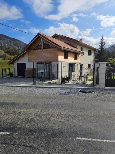 Évasion paisible à Bréziers gîte à louer Champdalène
