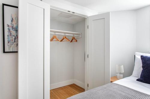 Brighton 2BR w WD by Restaurants Shops BOS-395 in Boston, USA