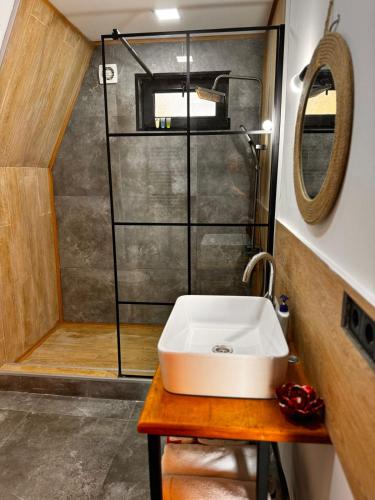 douche, Dreamin in Kojori