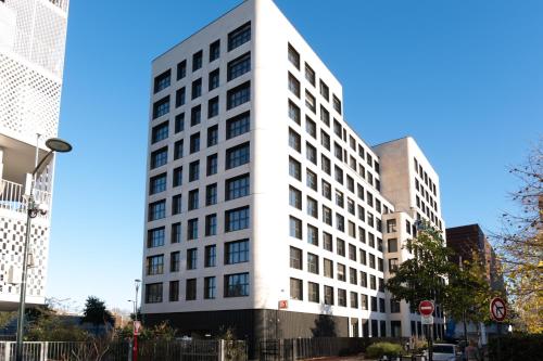 Exterior view, Residence Kley Clichy near Sole Mio