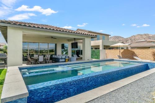 Desert Paradise by VARE 18th Hole Golf Views at PGA West in La Quinta, USA