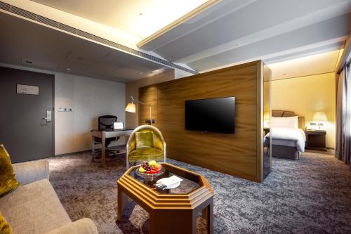 Deluxe Double Room image 2