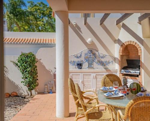 Facilities, 174 Gramacho - Immaculately Presented Villa in Estombar