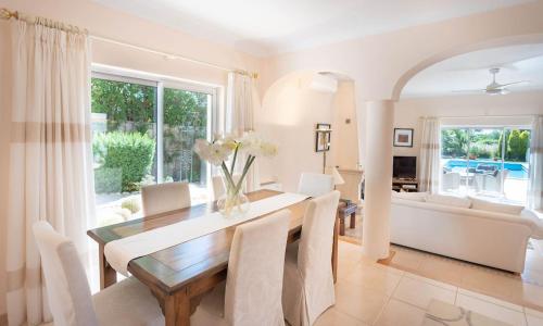 Facilities, 174 Gramacho - Immaculately Presented Villa in Estombar