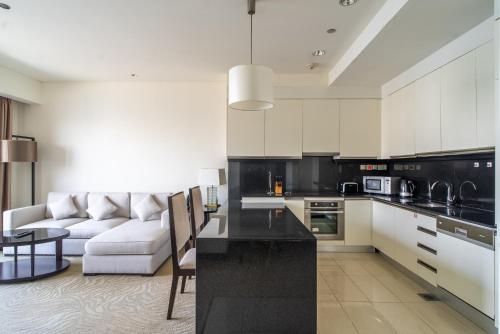 Apartments in Address Dubai Marina Residences connected to Marina Mall, Дубай (фото 3)