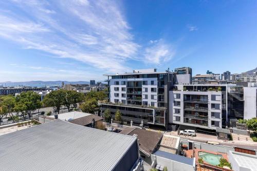 Urban Palette - Modern & Artistic Green Point Apt