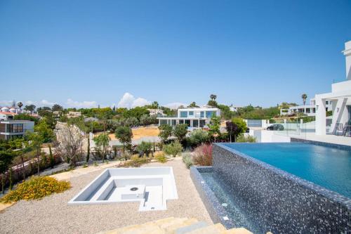 Casa da Lua - Luxury 4-Bedroom Villa with Pool - image 5
