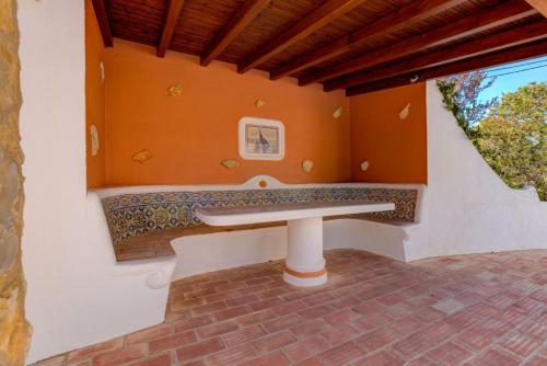 Villa Barlavento - Stunning 4-Bedroom Villa with Tennis Court - image 2