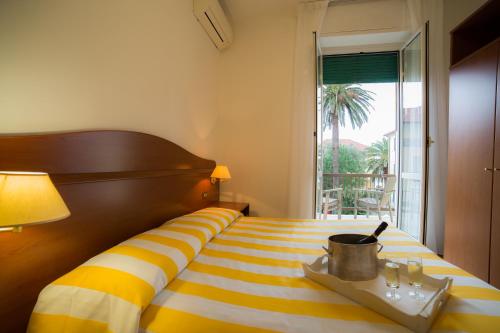 3 twin beds