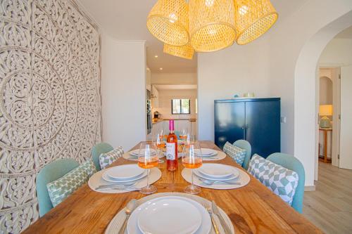 Casa Mel - Stylish 3-Bed Townhouse with Pool - image 5