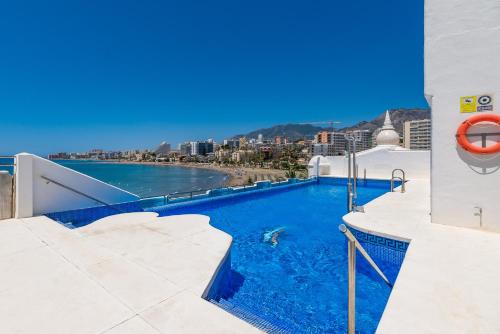 Bể bơi, VB Madeira 1BR by the Marina in Benalmadena