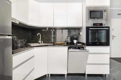 ห้องครัว, Modern Apartment Kapitański Mostek by Noclegi Renters (Modern Apartment Kapitanski Mostek by Noclegi Renters) in สรอดเมียสซีแย