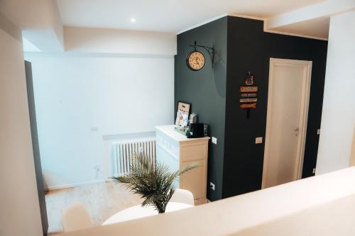One-Bedroom Apartment image 10