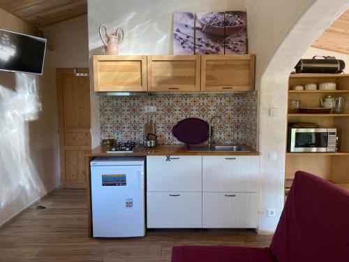 keuken, Can Banal - Camping y Masia Rural in Montagut i Oix