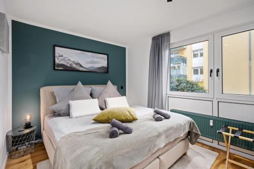 EDLER WOHNRAUM Design-Apartment mit Balkon, Boxspringbett, Miele-Kaffeevollautomat, Lift, Parkplatz & WLAN 569 Mbps